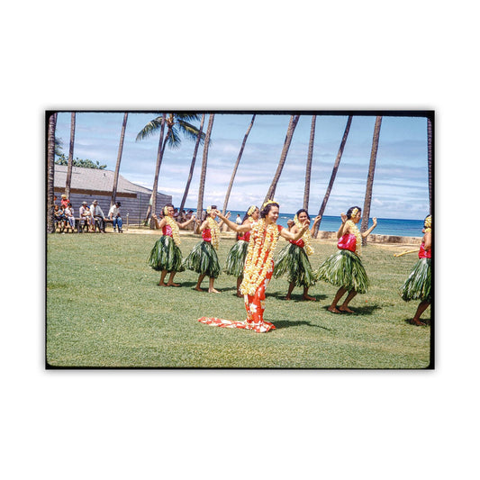 Vintage Hawaii Hula Dance Photograph – 1950s Oahu Wall Décor