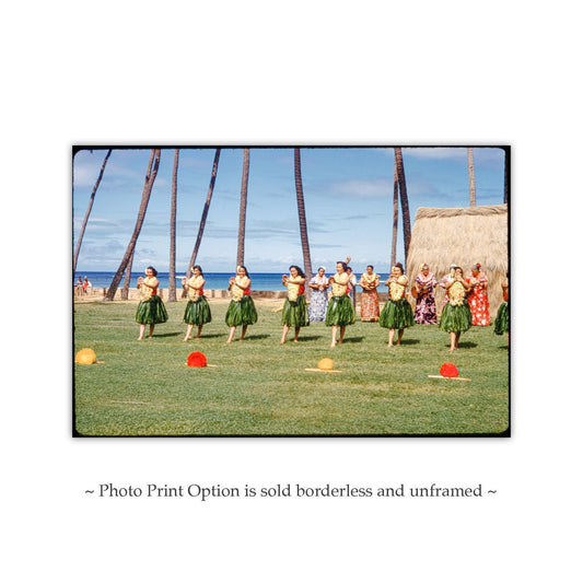 Vintage Hawaii Hula Dance Photograph – 1950s Oahu Wall Décor